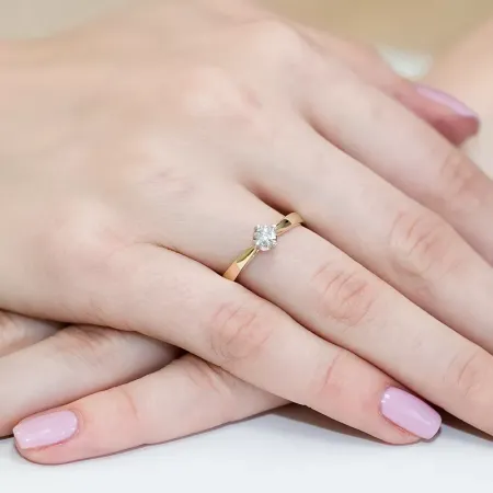 Pierścionek 585 Białe Złoto Brylant 0,20ct Grawer Pierścionek 585 Białe Złoto Brylant 0,20ct Grawer