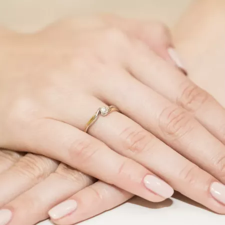 Pierścionek Białe Złoto 585 Brylant 0,10ct Grawer Pierścionek Białe Złoto 585 Brylant 0,10ct Grawer