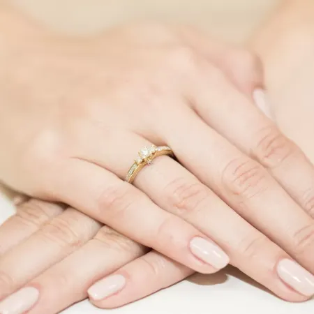 Pierścionek 585 Białe Złoto Brylanty 0,42ct Grawer Pierścionek 585 Białe Złoto Brylanty 0,42ct Grawer