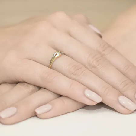 Pierścionek 585 Białe Złoto Brylant 0,10ct Grawer Pierścionek 585 Białe Złoto Brylant 0,10ct Grawer