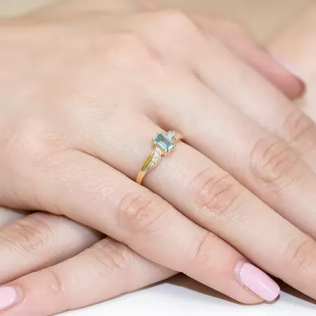 Pierścionek Białe Złoto Topaz Diamenty Próba 585 Pierścionek Białe Złoto Topaz Diamenty Próba 585