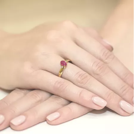 Złoty 14K Pierścionek Rubin 0,60ct Diamenty Grawer Złoty 14K Pierścionek Rubin 0,60ct Diamenty Grawer