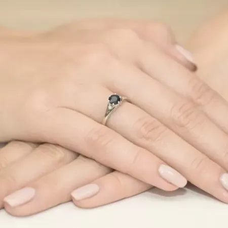 Pierścionek 14K Zaręczynowy Czarny Białe Diamenty Pierścionek 14K Zaręczynowy Czarny Białe Diamenty