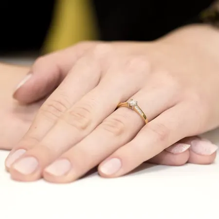 Pierścionek 585 Brylant Białe Złoto 0,19ct Grawer Pierścionek 585 Brylant Białe Złoto 0,19ct Grawer