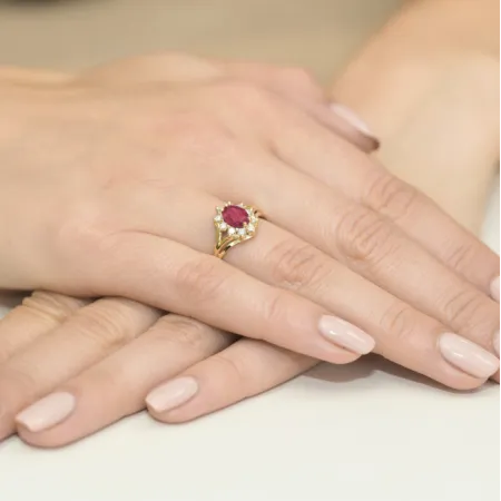 Pierścionek 585 w Białym Złocie Rubin i Diamenty