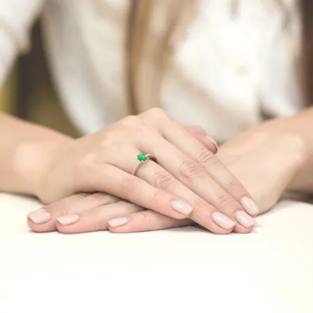 Złoty Pierścionek Szmaragd Diamenty 585 na Prezent