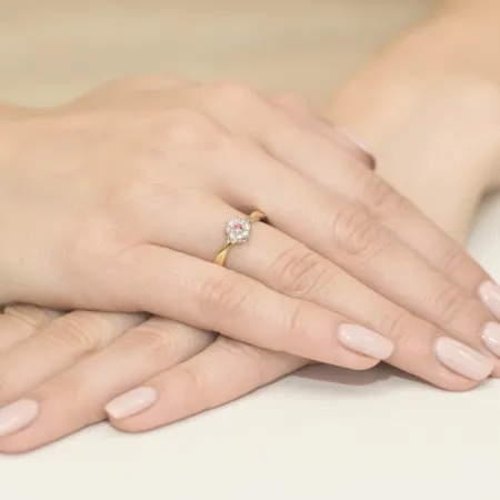 Elegancki Pierścionek Białe Złoto Rubin Brylanty