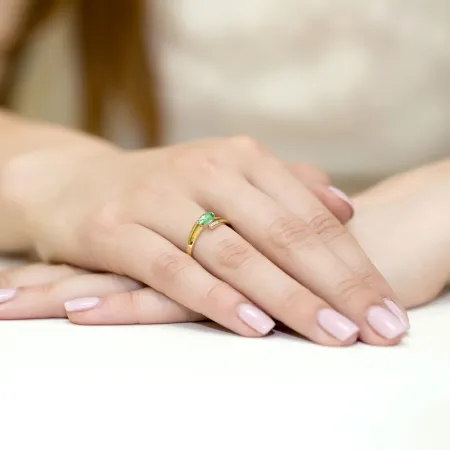 Pierścionek Białe Złoto Szmaragd Brylant Prezent