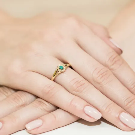 Pierścionek Szmaragd Brylanty pr 585 Białe Złoto