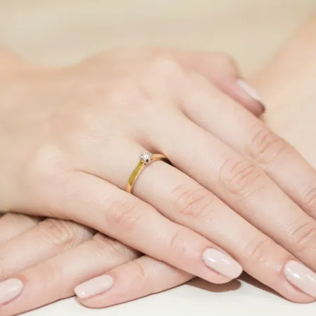 Złoty Pierścionek Brylant 0,10ct Próba 585 Grawer