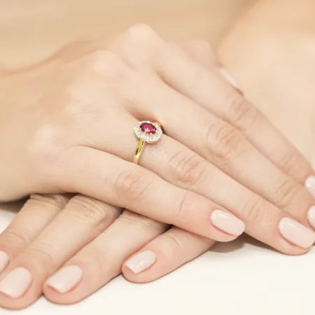 Pierścionek 585 Białe Złoto Rubin 0,60ct Diament