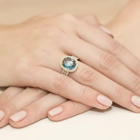 Pierścionek 585 Białe Złoto Topaz 3,00ct Brylanty