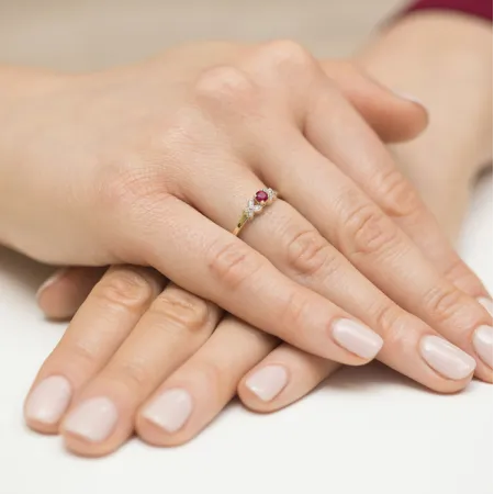 Złoty 585 Pierścionek Zaręczynowy Rubin Diamenty