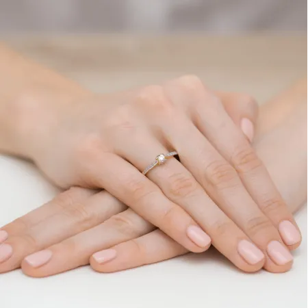 Złoty 585 Pierścionek Brylanty 0,15ct Elegancki