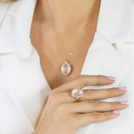 PIERŚCIONEK Z RÓŻOWYM KWARCEM I DIAMENTAMI 