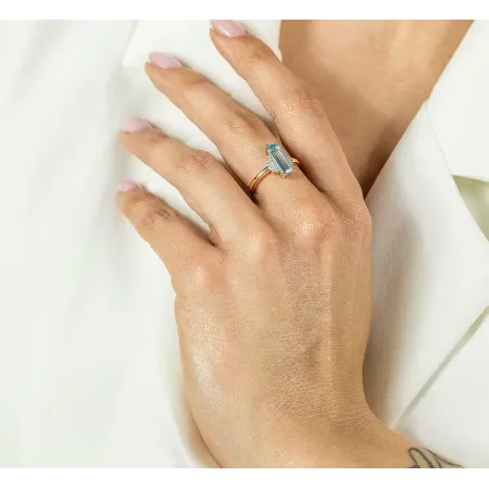 Złoty 585 Pierścionek z Topazem i Diamentami