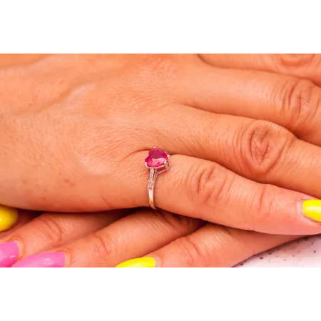 Pierścionek w Białym Złocie Serce Rubin Brylanty