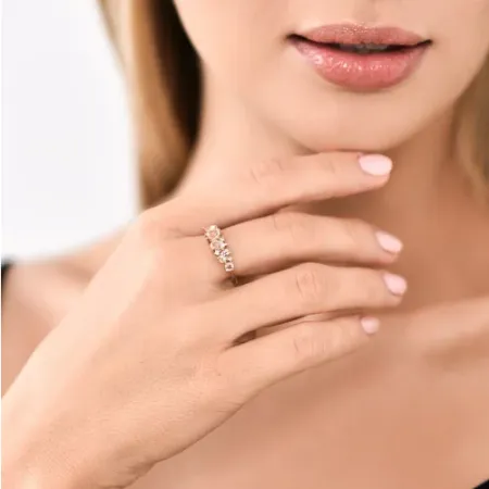 PIERŚCIONEK Z MORGANITEM I DIAMENTAMI PRÓBA 585